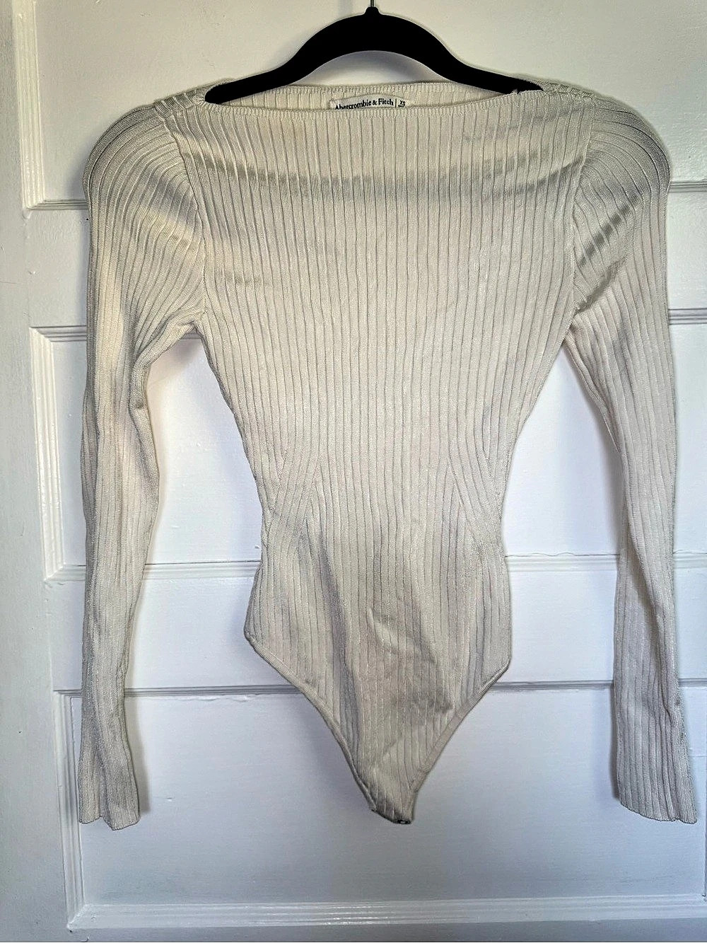 Abercrombie & Fitch Long-Sleeve Wide Rib Slash Knit Bodysuit Cream Clean Girl XS